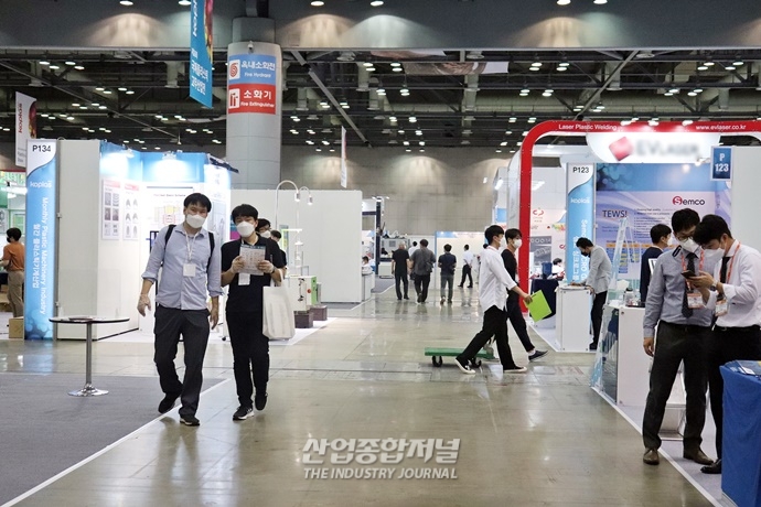 연기됐던 KOPLAS 2021, 산업 활성화 위해 거리두기 4단계에도 개막 - 산업종합저널 전시회
