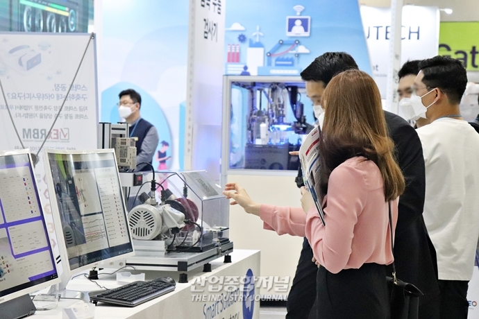 2년 반 만에 열린 ‘스마트공장·자동화산업전’ 온·오프 동시 개최 - 산업종합저널 전시회