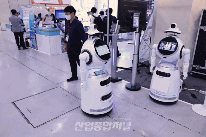 [움짤뉴스]코엑스에 등장한 안내로봇 “발열체크는 제게···” - 산업종합저널 전시회