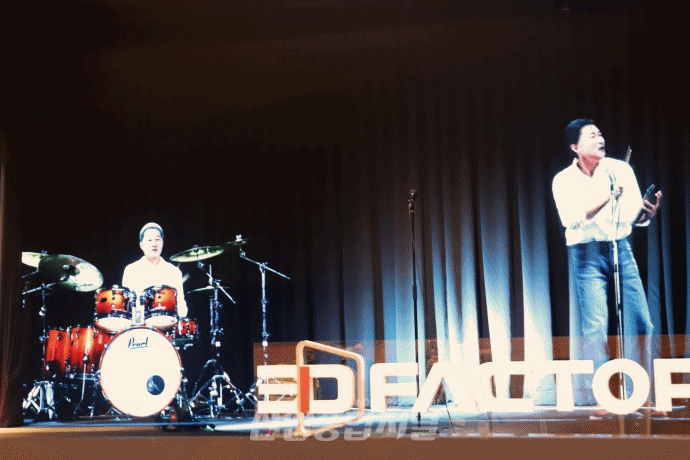 [움짤뉴스] 어깨를 들썩들썩…‘진짜 사람이야, 가짜야?’ - 산업종합저널 전시회