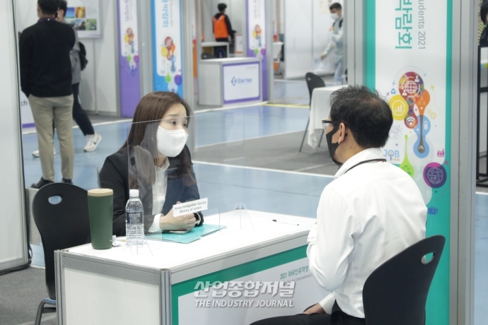 [산업VIEW] 한국 취준생 못지않은 외국인 유학생들의 ‘취업 열정’ - 산업종합저널 전시회