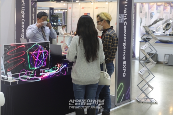 [산업VIEW]생활 전반에서 만나는 ‘LED·OLED’ - 산업종합저널 전시회