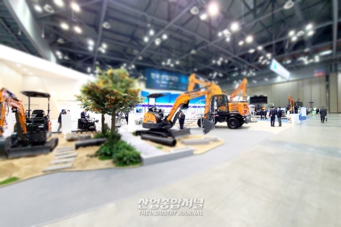 스마트팩토리, 로봇 등 최첨단 ICT 제품 선보인 '2021 한국산업대전(D.Ton)' - 산업종합저널 기계