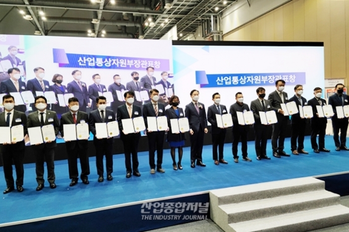 스마트팩토리, 로봇 등 최첨단 ICT 제품 선보인 '2021 한국산업대전(D.Ton)' - 산업종합저널 기계