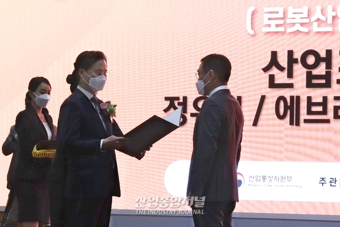 산업부 박진규 차관, “로봇 강국은 민관 모두가 합심할 때 달성할 수 있어” - 산업종합저널 전시회