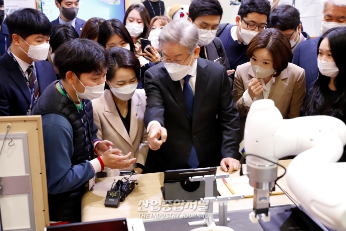 [산업VIEW] 로보월드 방문한 이재명 대선후보 “성장 산업 육성해야” - 산업종합저널 전시회