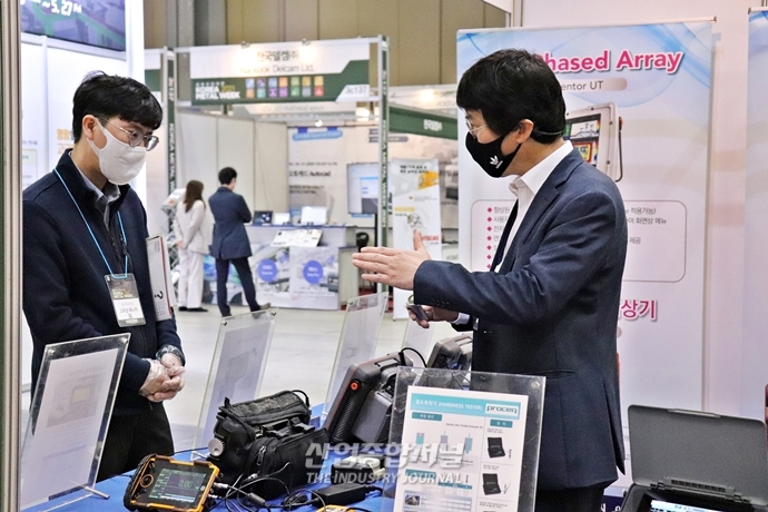 [산업View] 참가업체도 참관객도 비즈니스 열기 ‘뜨거워’ - 산업종합저널 전시회