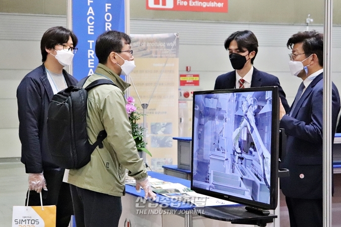 [산업View] 참가업체도 참관객도 비즈니스 열기 ‘뜨거워’ - 산업종합저널 전시회
