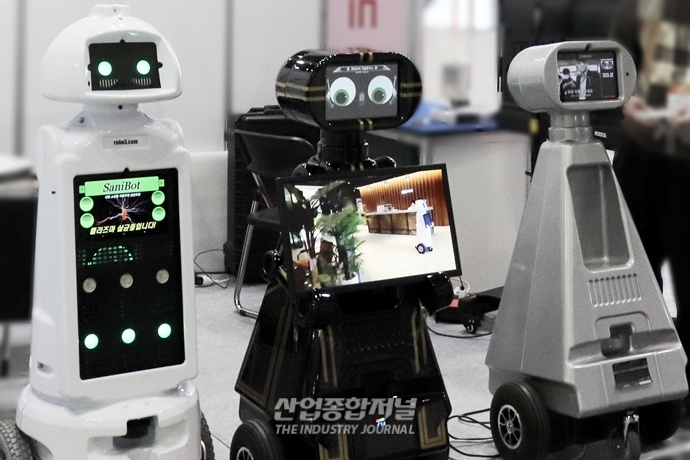 [산업View]로보쓰리, 로보월드에서 자율주행 홍보용 로봇 선보여 - 산업종합저널 전시회