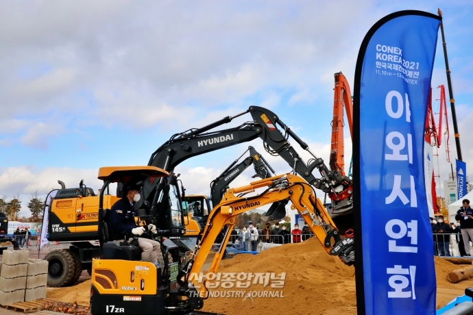 건설산업 기계, 재료, 도로공법 등 선보인 4개 전시회 킨텍스에서 동시 개막 - 산업종합저널 전시회