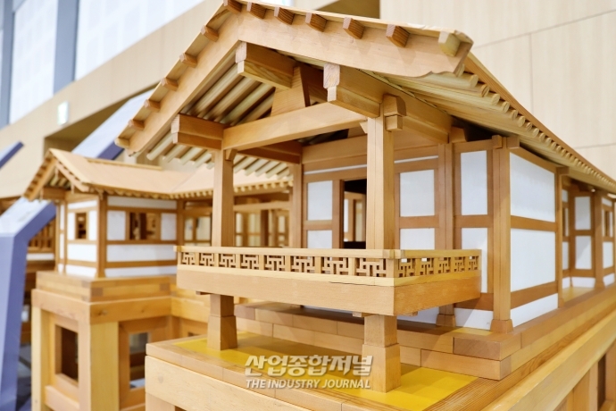 “한옥(韓屋) 보존, 한국 전통 이어가는 길” - 산업종합저널 전시회