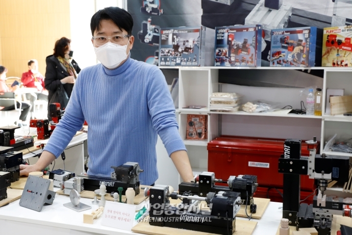 실내에서 사용 가능한 소형 공작기계, 크기 작지만 활용도는 높아 - 산업종합저널 전시회