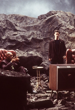 [산업+Culture] ‘매트릭스’, 현실과 가상의 경계를 무너뜨린 메타버스의 디스토피아 - 산업종합저널 동향