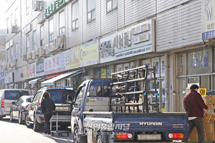 [구로중앙유통단지②]기계부품 中小유통업체…불경기 회복 ‘아직’ - 산업종합저널 공구