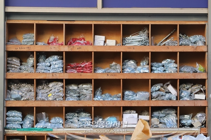 [구로중앙유통단지②]기계부품 中小유통업체…불경기 회복 ‘아직’ - 산업종합저널 공구