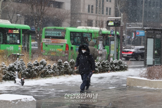 [산업VIEW]서울 등 수도권 대설주의보 해제…빙판길 ‘조심’ - 산업종합저널 동향