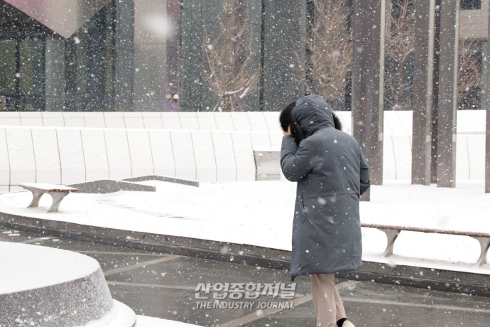 [산업VIEW]서울 등 수도권 대설주의보 해제…빙판길 ‘조심’ - 산업종합저널 동향