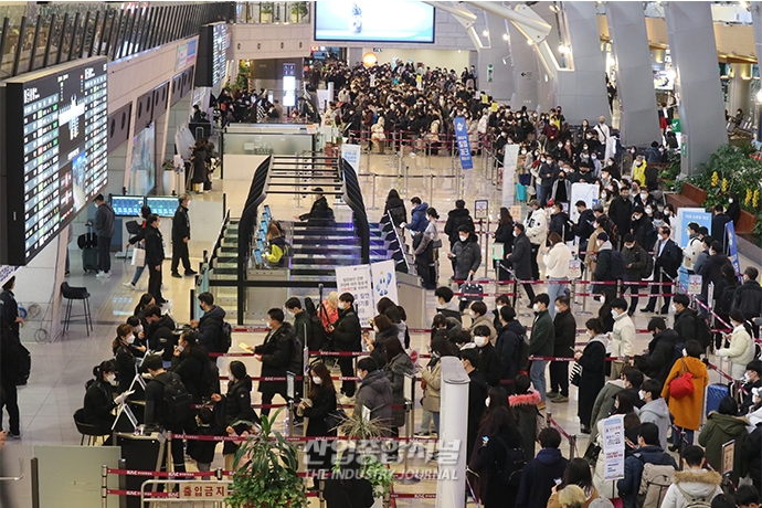 [산업VIEW] 귀성객으로 북적이는 김포공항…“올해는 고향 간다” - 산업종합저널 기타