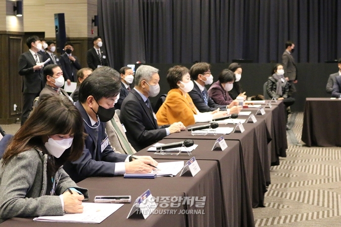 [산업VIEW]안철수 후보, ‘중소기업 미래비전 프로젝트’ 발표 - 산업종합저널 정책