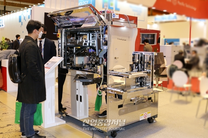 [산업VIEW] ASMPT, 4세대 자동렌즈홀더부착시스템…세미콘코리아2022에서 선보여 - 산업종합저널 전시회