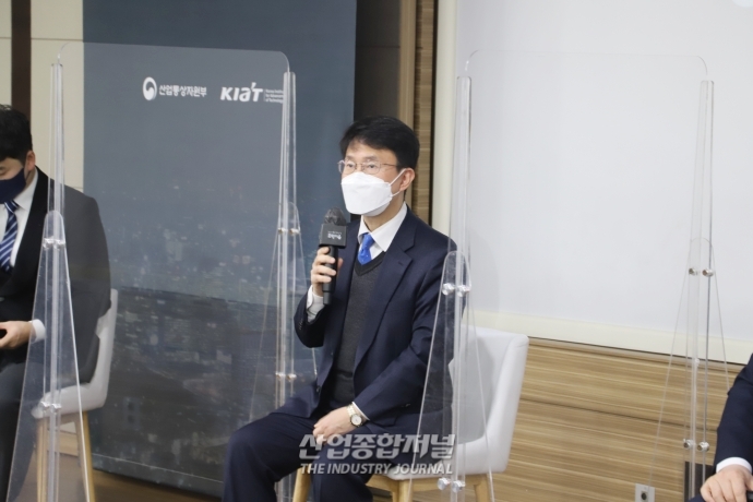 [산업VIEW] ‘2021 희망이음 프로젝트’ 청년 대상 정책 간담회 열려 - 산업종합저널 동향
