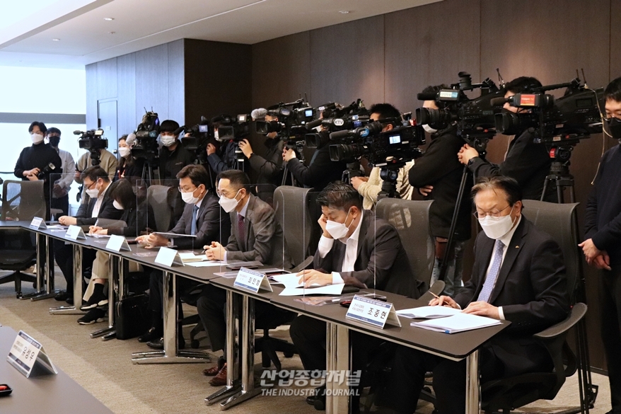 [산업View] 산업부, 對러시아 경제 제재 동참…전문무역상사와 긴급 간담회 - 산업종합저널 동향