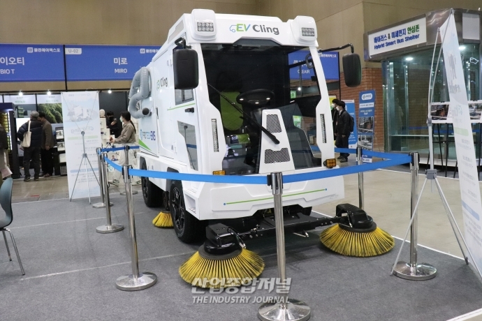 [산업VIEW] "골목길 청소도 내게 맡겨라"…전기차 이제 못하는 게 없네 - 산업종합저널 전시회