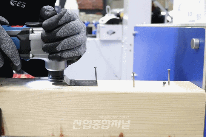 [움짤뉴스] 멀티 커터로 ‘못’ 자르니 ‘톡’ 날아가 - 산업종합저널 공구