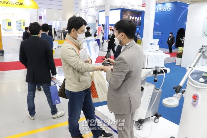 [KIMES 2022] 의료산업 트렌드 한데 모여…'KIMES 2022' 개막 - 산업종합저널 전시회