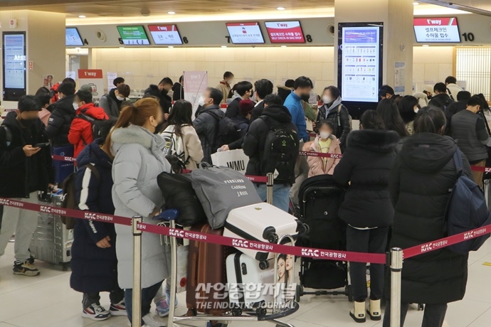 [산업VIEW] 귀성객으로 북적이는 김포공항…“올해는 고향 간다” - 산업종합저널 기타