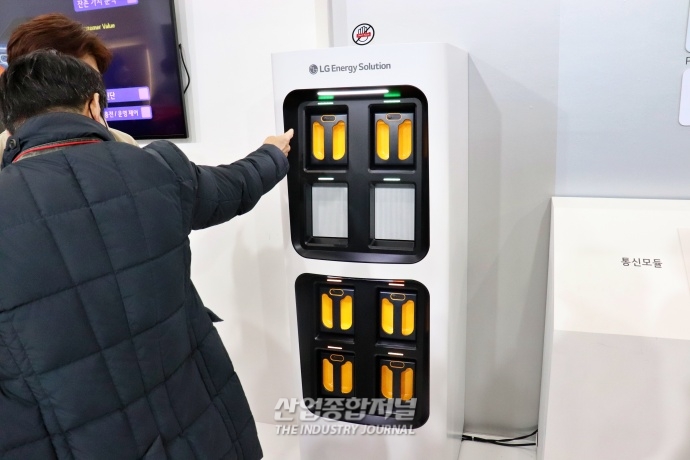[xEV 트렌드 코리아 2022] 전기 이륜차 배터리, 전용 충전소서 '간단 교체' - 산업종합저널 전시회