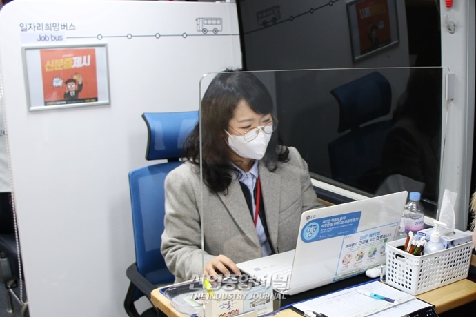 [지금 현장은] 전지적 경력단절 취준생 시점, 뿌리산업일자리센터 채용상담회 체험기 - 산업종합저널 기타