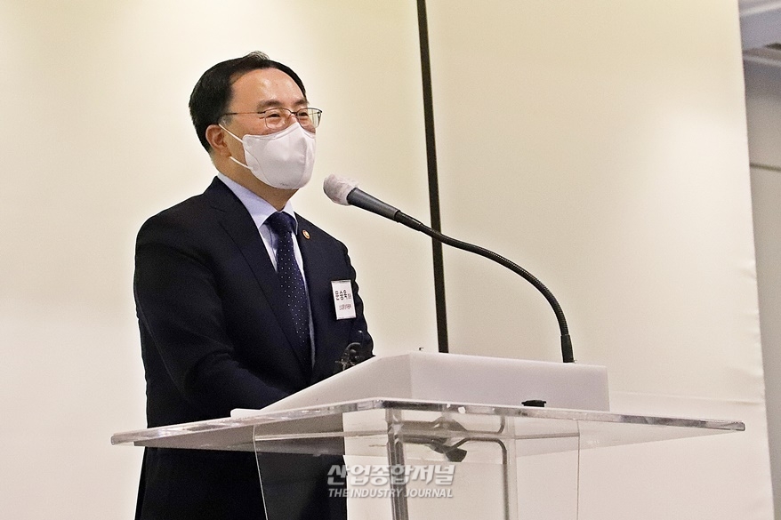 [산업view] 문승욱 산업부 장관, “조선산업 청년 인력의 고용 유지 아이디어 필요” - 산업종합저널 기타