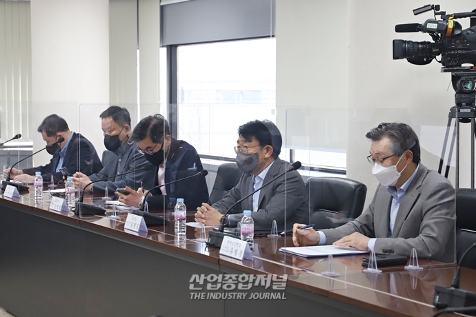 [산업View] 5월부터 3개월 간 유류세 추가 인하…연료비 부담 완화 기대 - 산업종합저널 정책