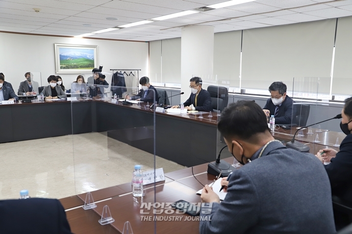 [산업View] 5월부터 3개월 간 유류세 추가 인하…연료비 부담 완화 기대 - 산업종합저널 정책