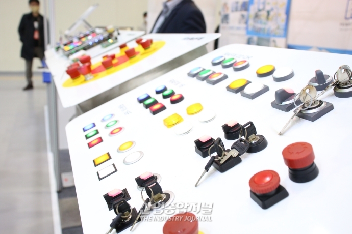 [SFAW 2022] 작업자 생명·설비 지키는 ‘산업용 스위치’ - 산업종합저널 전시회