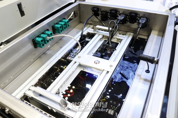 [AI EXPO KOREA 2022] 뜨겁게 달궈진 PC, 발열 조절하는 액침 냉각 솔루션 - 산업종합저널 전시회