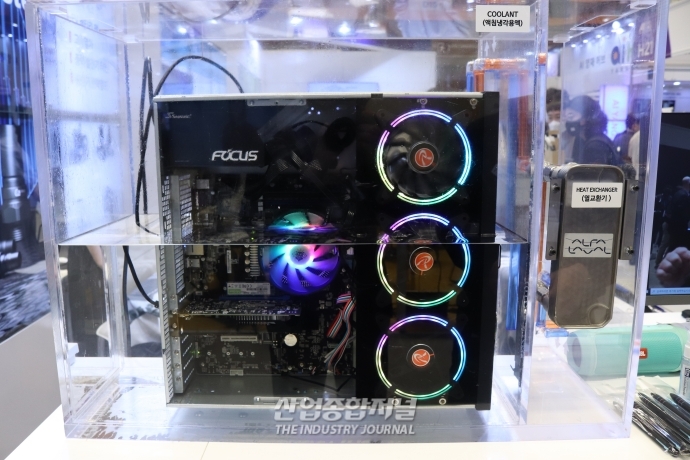 [AI EXPO KOREA 2022] 뜨겁게 달궈진 PC, 발열 조절하는 액침 냉각 솔루션 - 산업종합저널 전시회