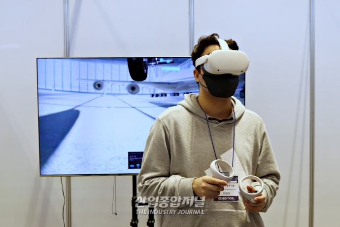 [AI EXPO KOREA 2022] 항공정비 작업 한창인 '가상세계' - 산업종합저널 전시회