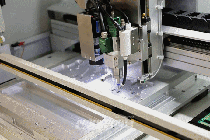 [EMK 2022] 하나 둘, 하나 둘···분주하게 움직이는 ‘PCB 분리기’ - 산업종합저널 전시회