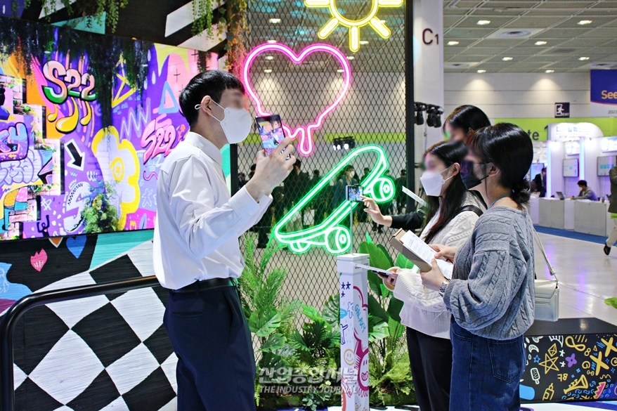 [산업View] ‘WIS 2022’ 개막, ICT 기업 기술력 한 눈에 본다 - 산업종합저널 전시회