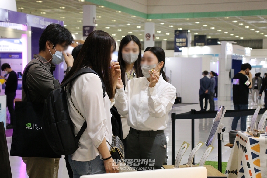 [산업View] ‘WIS 2022’ 개막, ICT 기업 기술력 한 눈에 본다 - 산업종합저널 전시회