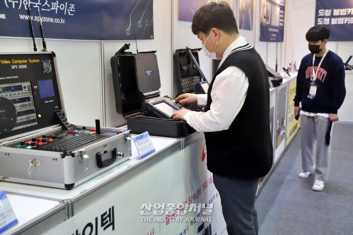 [산업VIEW] 불법 감청 잡아내는 ‘스펙트럼 분석기’ - 산업종합저널 전시회