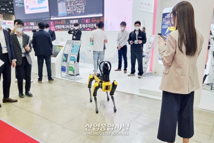 [산업VIEW] ‘육·해·공 3종세트 다 모였네’…‘세계보안엑스포’ - 산업종합저널 전시회