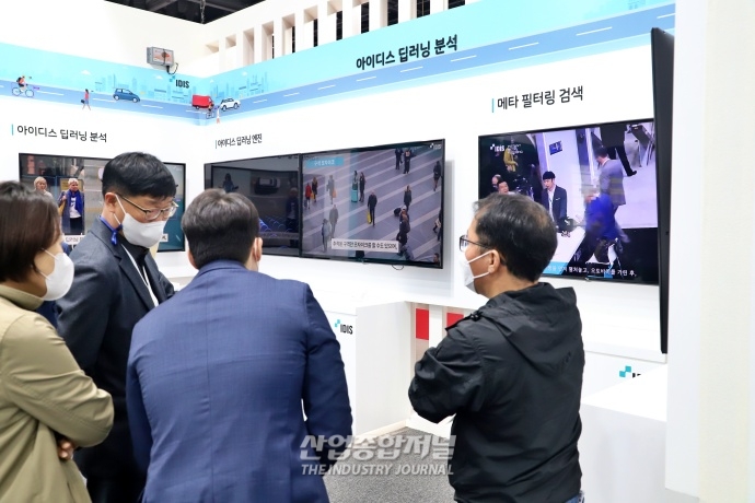 [산업VIEW] 안전, 주차, AI분석 등 솔루션 소개한 부스에 관람객들 이목 집중 - 산업종합저널 전시회