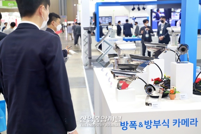 [산업VIEW] 킨텍스서, 보안 위한 다양한 방범 카메라 선보여 - 산업종합저널 전시회