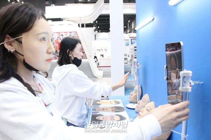 [산업VIEW] ‘인증 실패입니다’…한 뼘 진화하는 'AI 얼굴 인식' - 산업종합저널 전시회