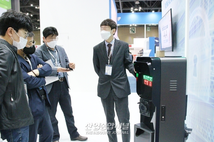 [산업VIEW] 양각 차이 분석해 가짜 잡는 '자동차 번호판 판별기' - 산업종합저널 전시회