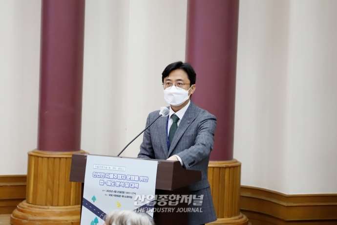 자율주행 상용화 한 발 앞으로 다가오는데…"법·제도 미비해" - 산업종합저널 동향