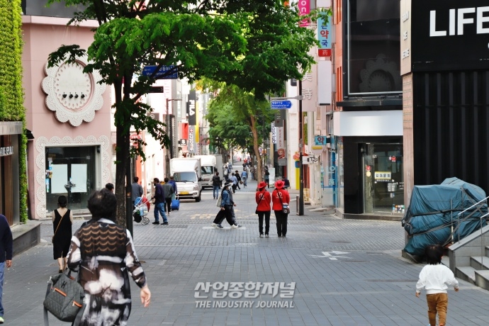 [산업VIEW] 빈 점포 즐비한 상업 중심지 ‘명동’ - 산업종합저널 동향